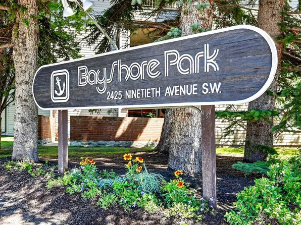 2425 N 90th Ave SW #118, Calgary, AB T2V 4X8