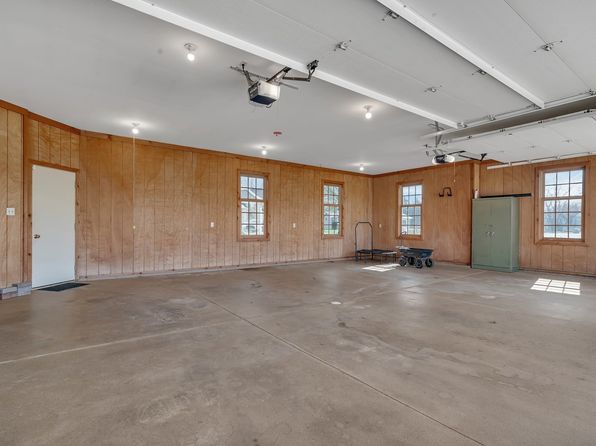 1715 N 2479th Rd, Ottawa, IL 61350