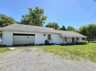 214 Pyle St, Carrier Mills, IL 62917