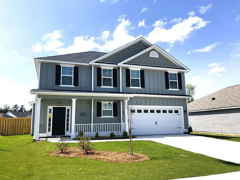 1052 Mulford Loop — Photo 1