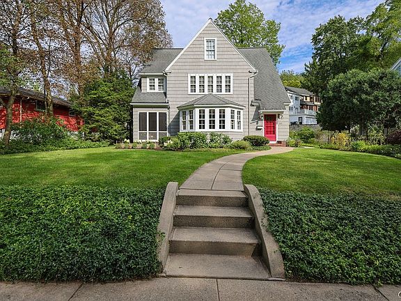 3rd image of 107 Circle Rd
