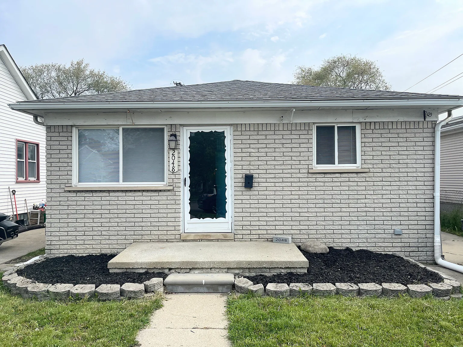 2048 Reo Ave photo 1