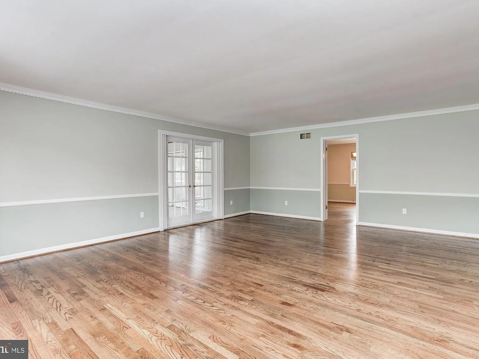 8 bed, 760 sqft, $2,000 — Photo 2