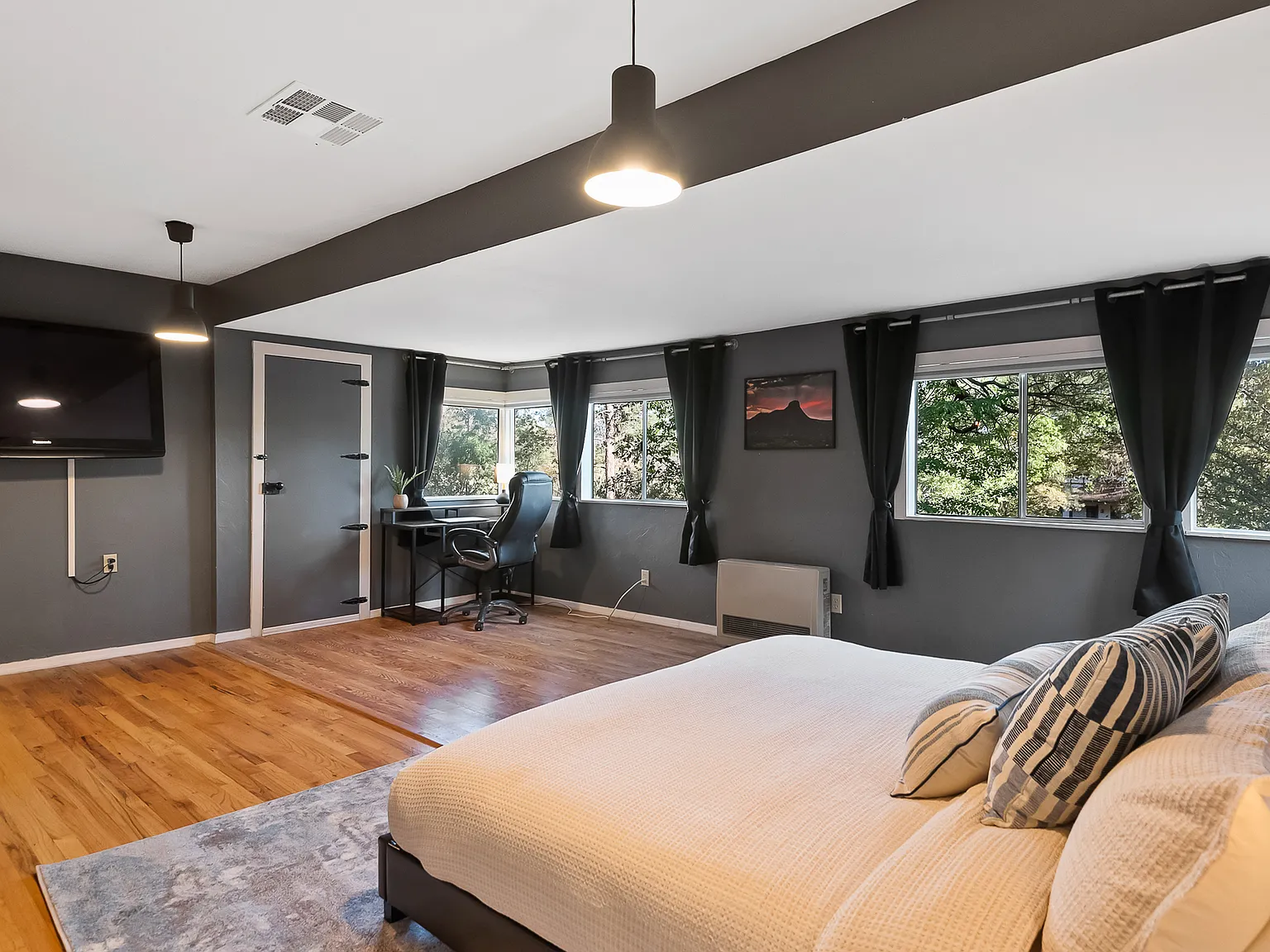 1640 Sherwood Dr — Photo 4