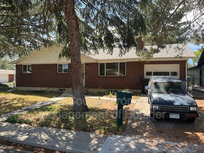 1729 Countess Ct