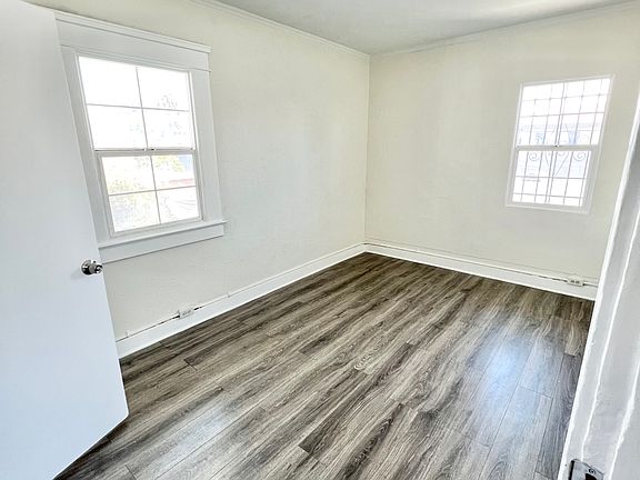 4th image of 3990 S Normandie Ave