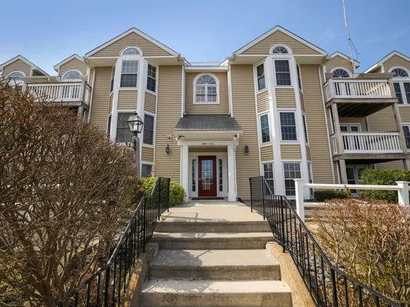 1303 Carriage Ln #1303, Taunton, MA 02780