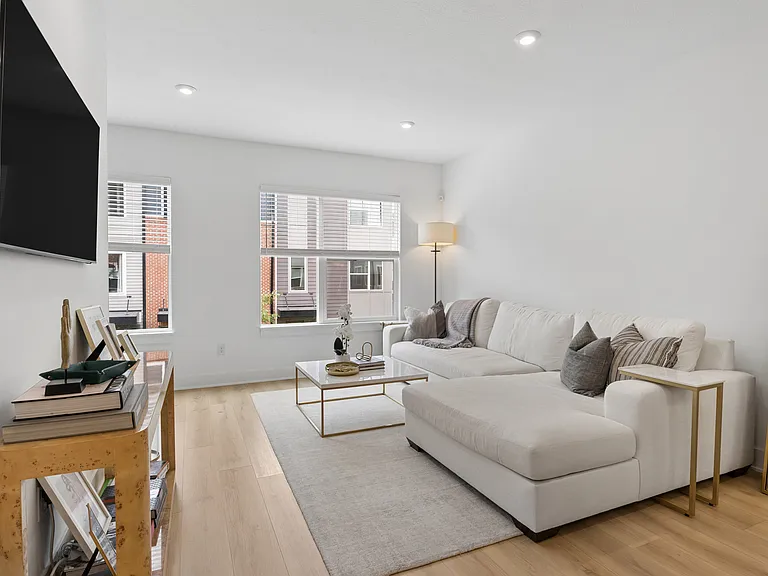 2133 Coretta Way — Photo 10