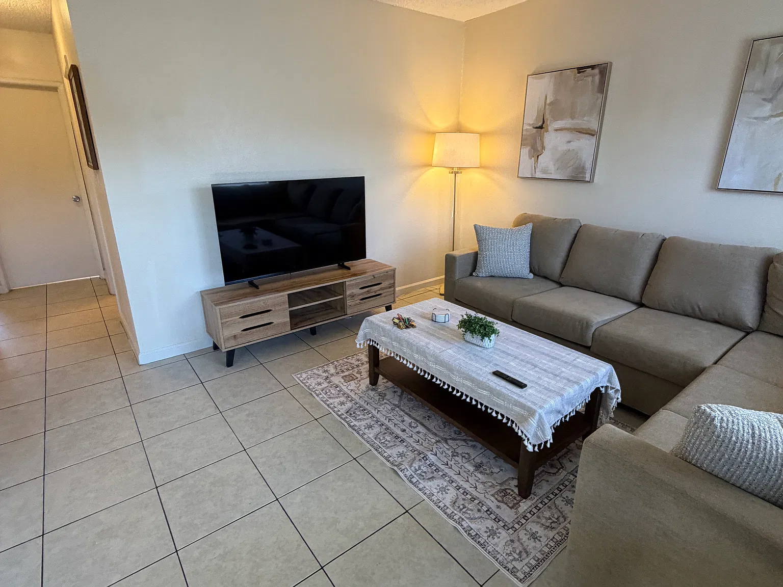 2 bed, 800 sqft, $3,550 — Photo 2