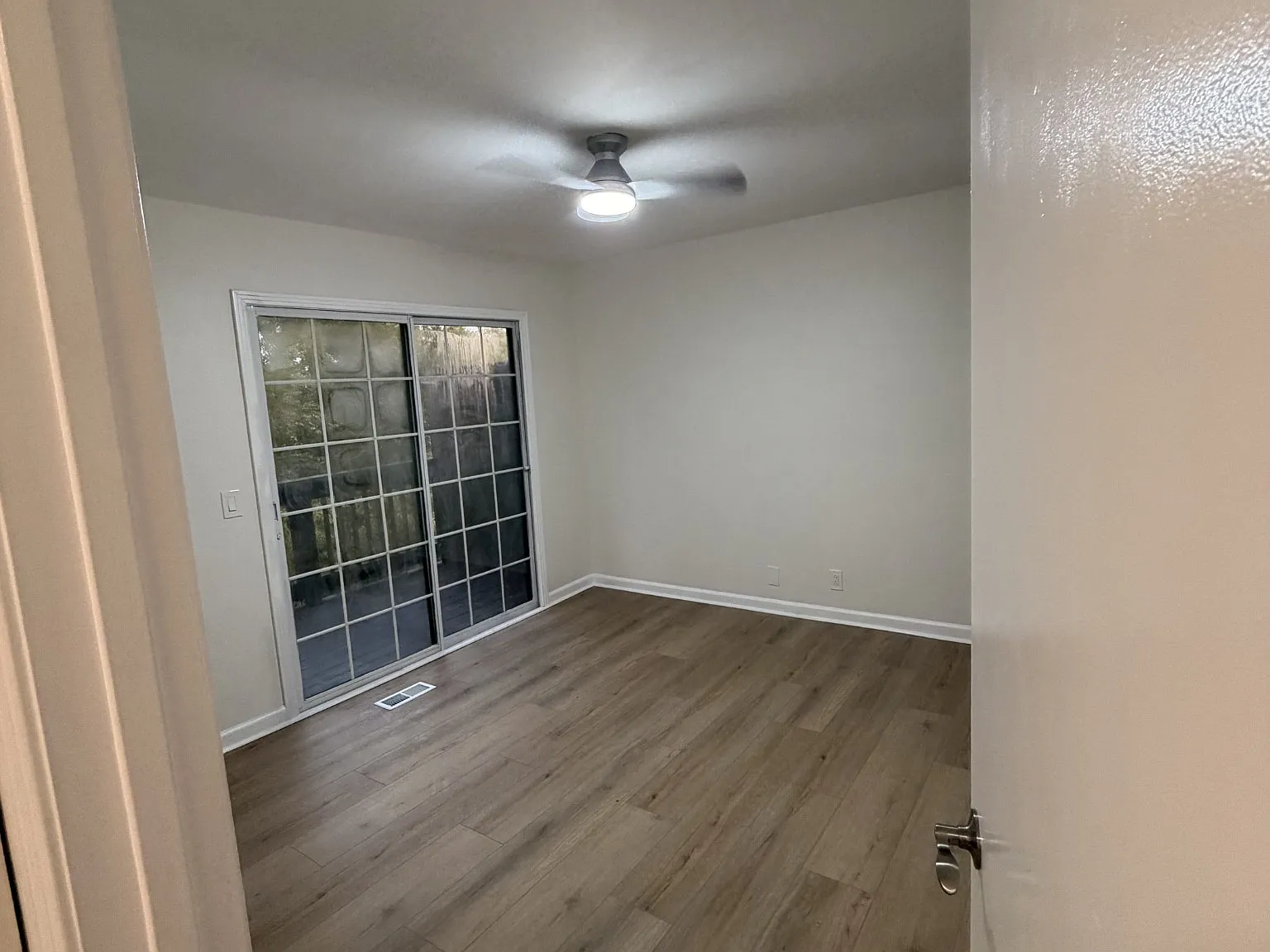2 bed, 1.5 bath, 1218 sqft, $1,700 — Photo 3