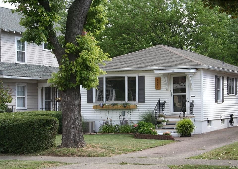 1st image of 127 Niagara Falls Blvd