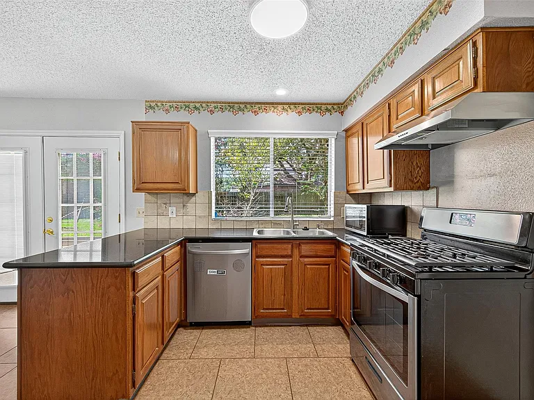 4514 Treasure Trl — Photo 24