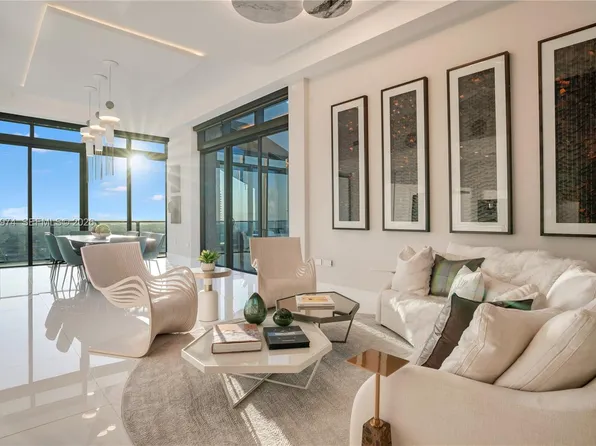 88 SW 7th St #Penthouse 4303, Miami, FL 33130