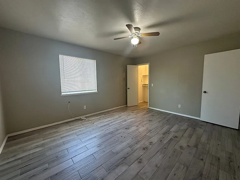 6066 Nw Expy — Photo 20