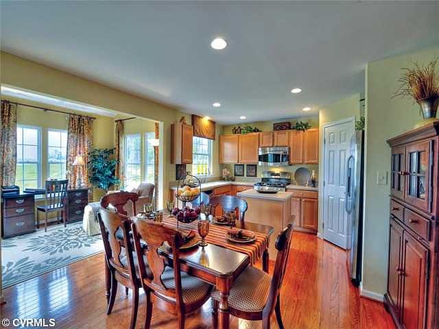 2nd image of 1913 River Ridge Pl