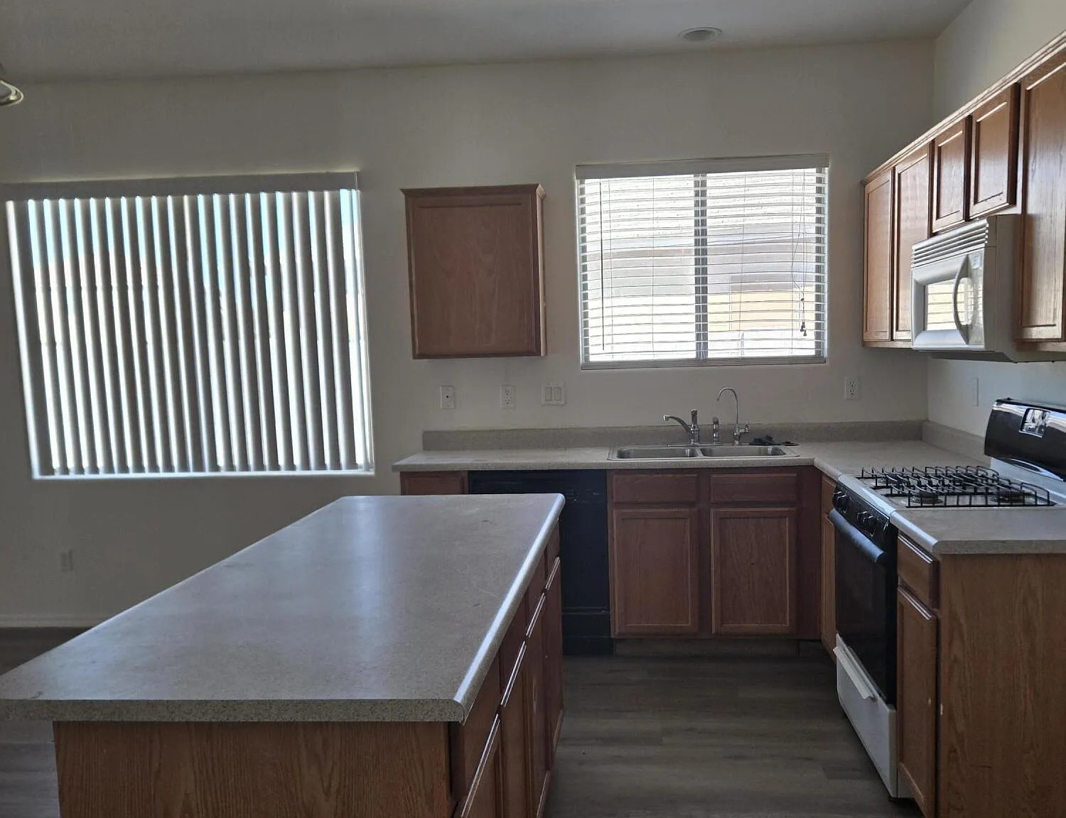 4 bed, 2.0 bath, 2013 sqft, $2,050 — Photo 3