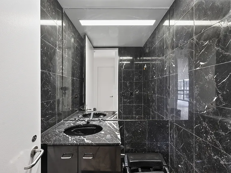 415 E 54th St #10C — Photo 10