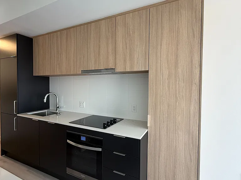 89 Church St #807 — Photo 2