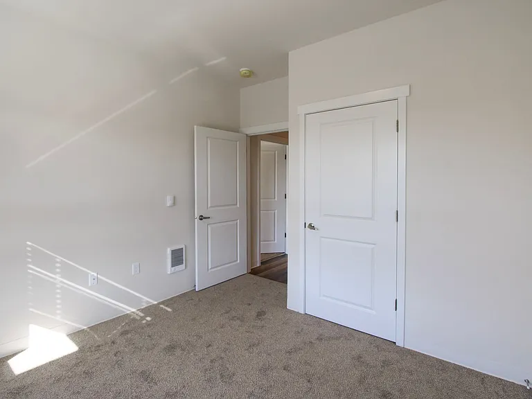 Creek's Edge Apartments — Photo 51