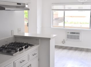 11815 Mayfield Ave, Los Angeles, CA 90049