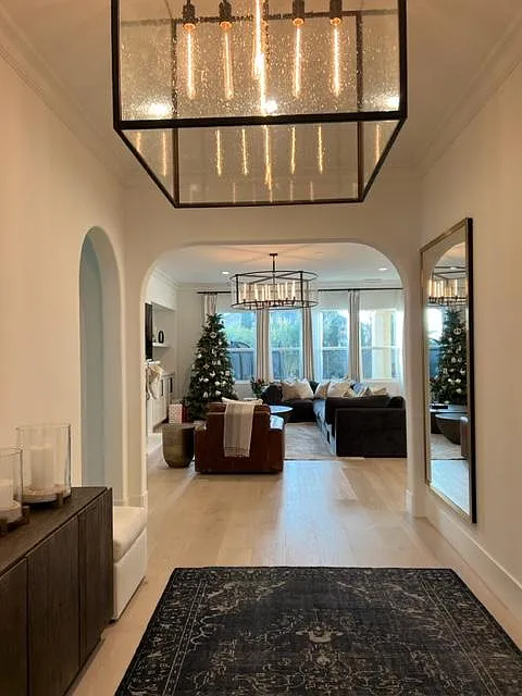 4 bed, 2700 sqft, $3,975 — Photo 3