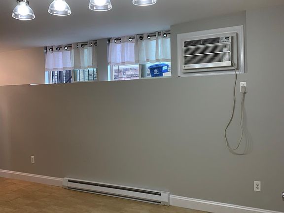 3rd image of 88 Covington Cir