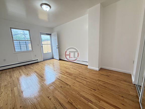 5th image of 1012 Evergreen Ave #1F