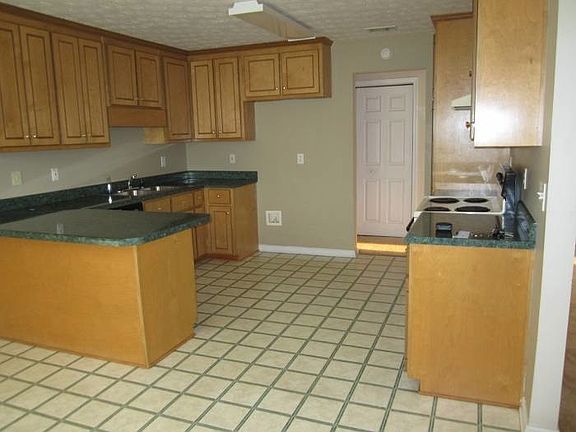 40 Joy Circle Kitchen