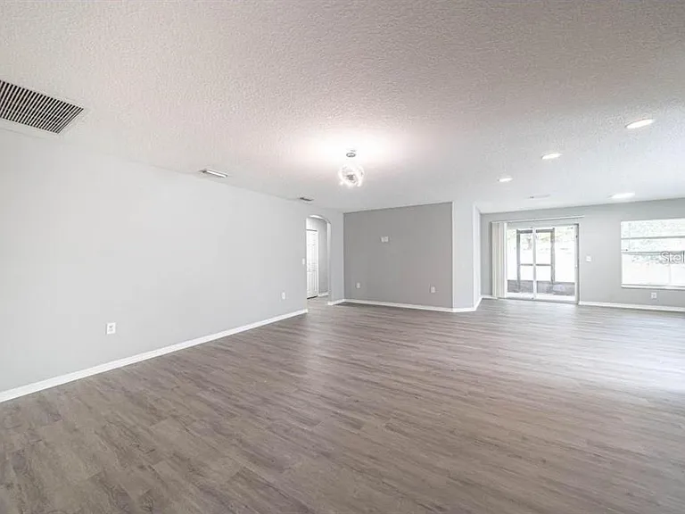 2025 Peaceful Palm St — Photo 2
