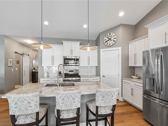 4th image of 9279 Tamarack Dr