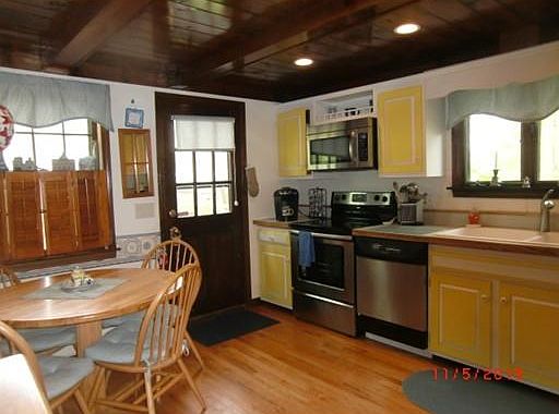 4th image of 12 Woodbury St