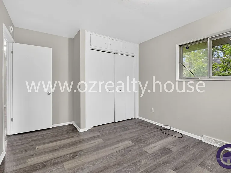 732 Coyne Ave — Photo 16