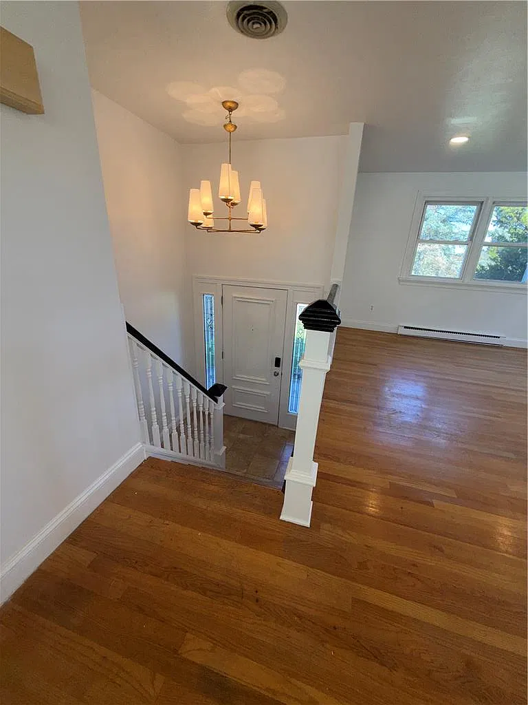 4 bed, 2.0 bath, 1890 sqft, $3,500 — Photo 3