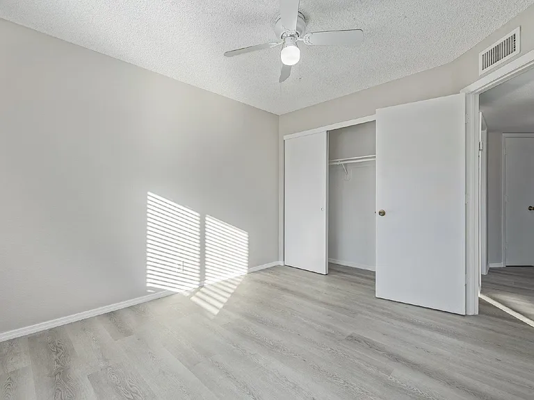 11002 N 15th Ave #4 — Photo 15