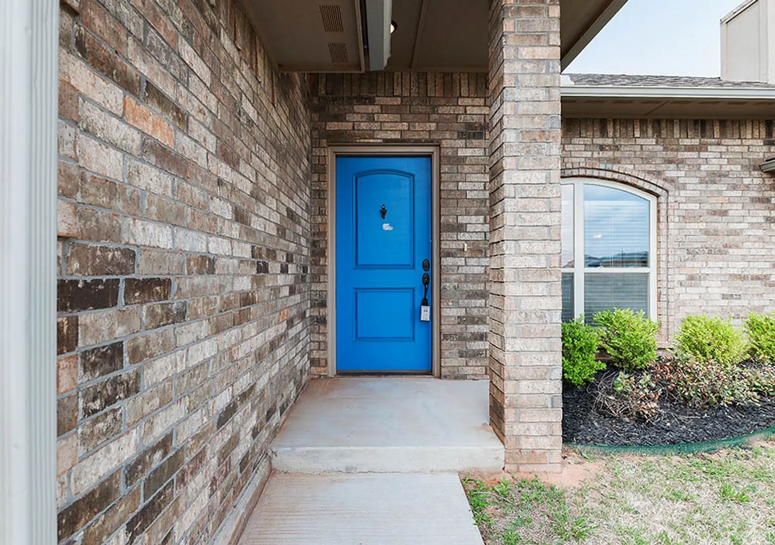 3 Bed 2 Bath With a Workout Room & Pool in the Clubhouse! — Photo 3