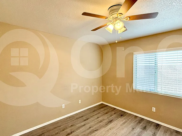 2239 E Morrow Dr — Photo 7