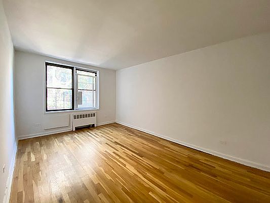 5th image of 4475 Henry Hudson Pkwy W APT 3C