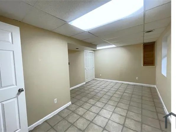 10107 Castle Dr, Saint Louis, MO 63136