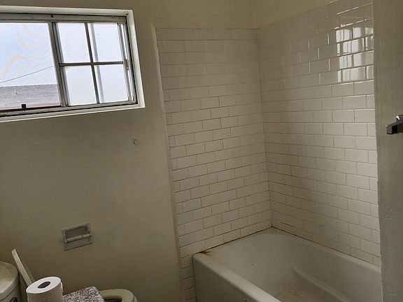 4th image of 215 E Plymouth St #2
