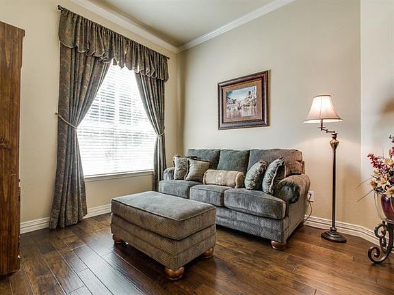 5th image of 412 Dartmoor Dr