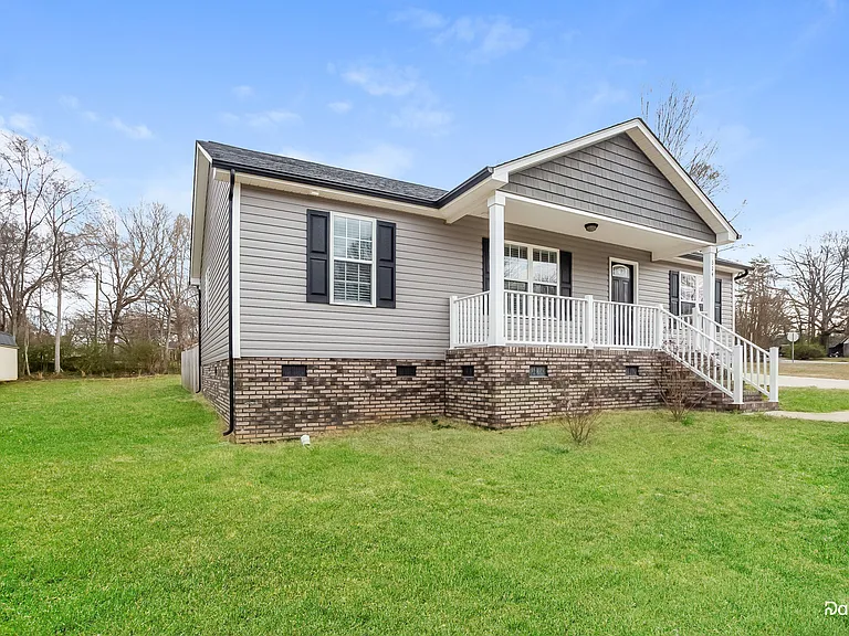 324 Rowan Mill Rd — Photo 2