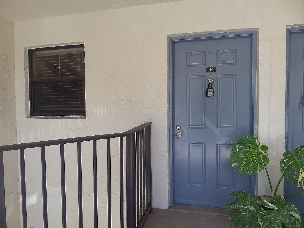 2 bed, 2.0 bath, 904 sqft, $1,900 — Photo 2