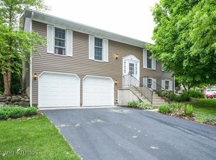 983 Mayfield St, Cary, IL 60013