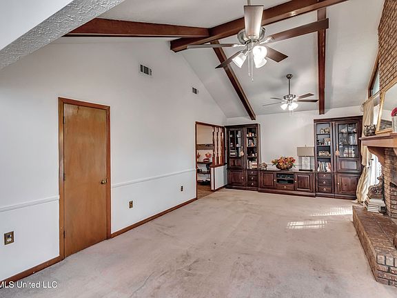 3rd image of 405 Deborah Cir