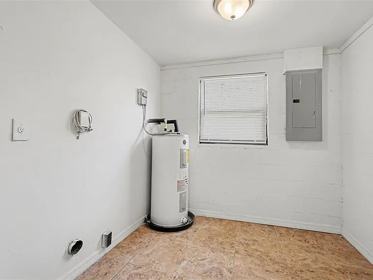 4923 S 82nd St — Photo 24