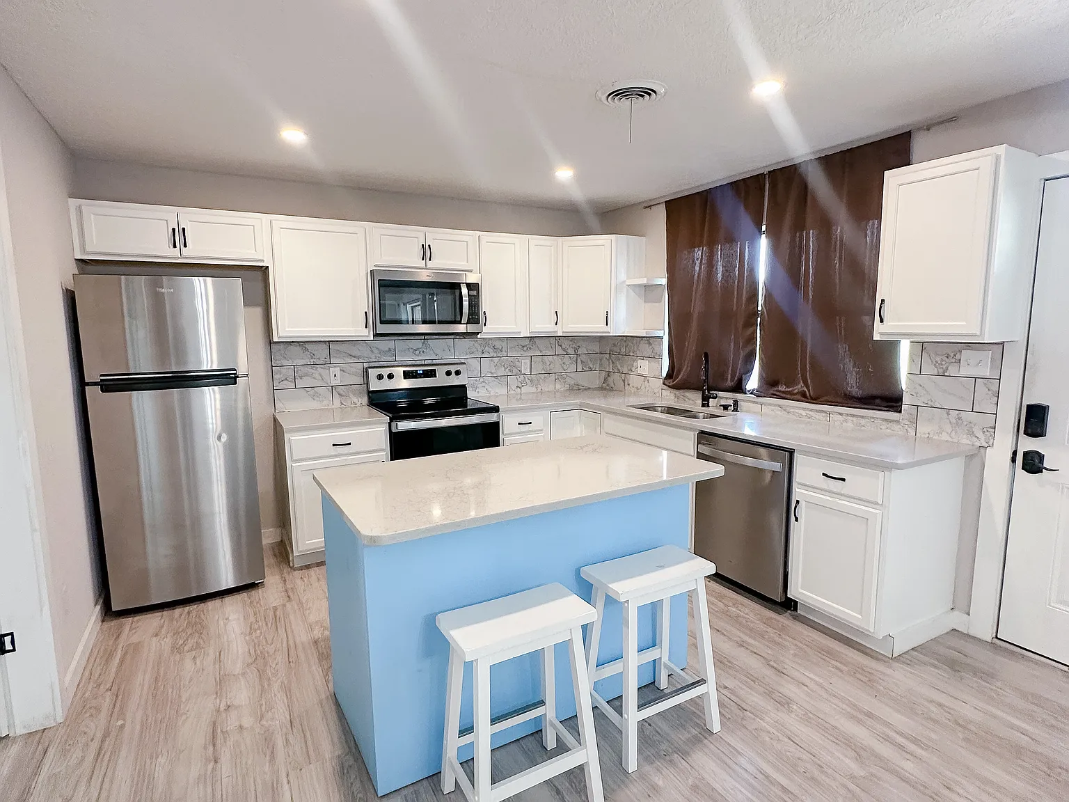 3 bed, 1200 sqft, $1,250 — Photo 4