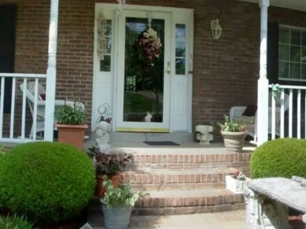 100 Maplewood Dr, Dickson, TN 37055