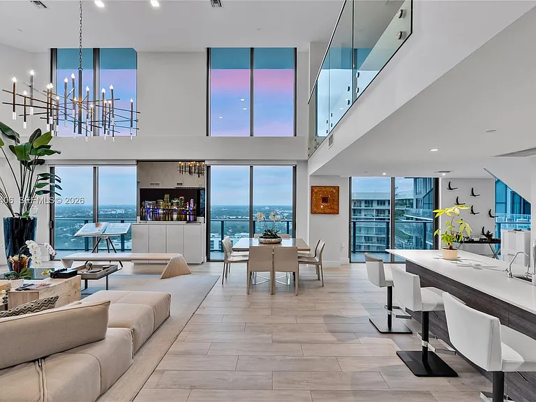 121 NE 34th St #Penthouse 3217 — Photo 2