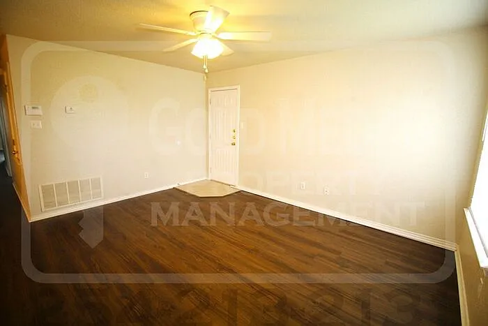 2701 Alma Dr — Photo 2