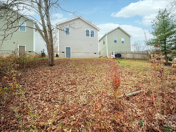 3rd image of 11 Shadowlawn Dr